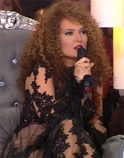 demet akalın kıyafet popstar transparan